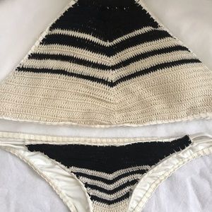 Billabong 2 piece bikini w/ crochet details 🌊